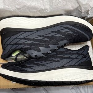 Men's Lightweight Black & Gray Running Shoes